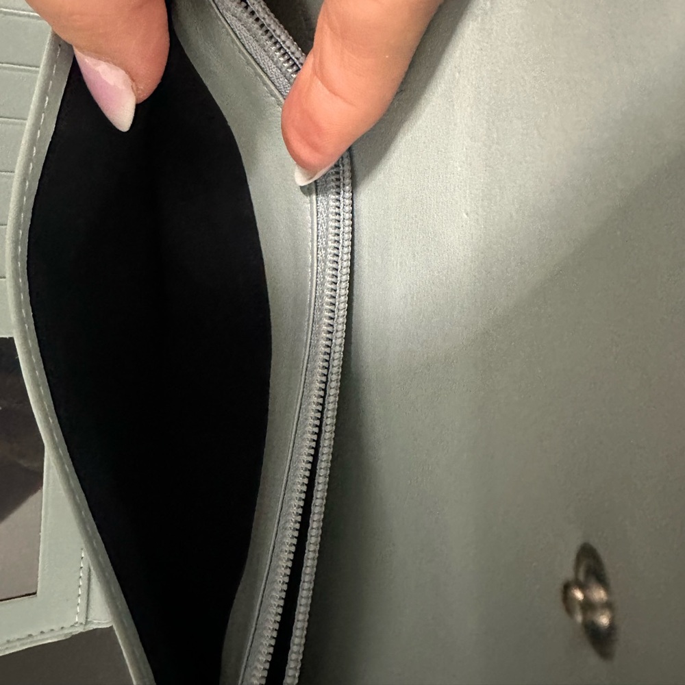 Loewe Light Blue Textured Wallet W Cream Piping. Great Condition W Chain. 💯 Auth - Picture 12 of 16